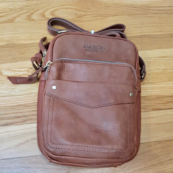 American leather co Handbags - AMERICAN LEATHER CO Cleveland NS Crossbody Bag OS Chestnut American leather co